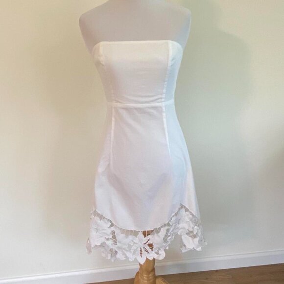 Betsey Johnson White Strapless Dress Crochet Lace Hem Detail - Picture 1 of 8